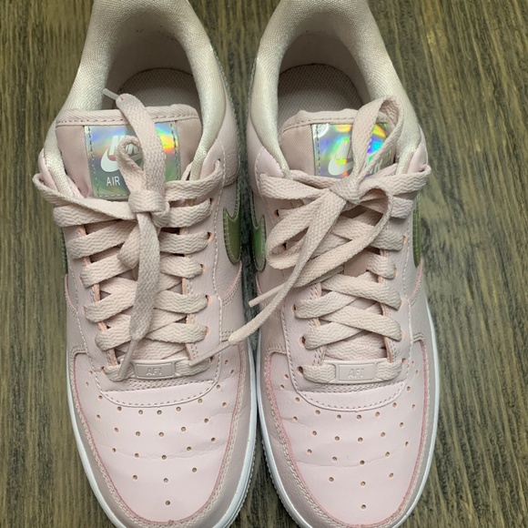 Nike Air Force 1 Lows Light Pink Iridescent Swoosh - Picture 3 of 6